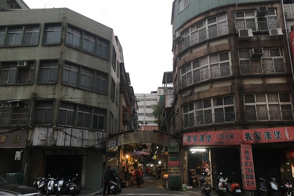 子連れ迪化街・永楽市場への入口