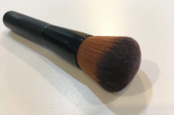 エトヴォスミネラルファンデーションスターターキット・カブキブラシ