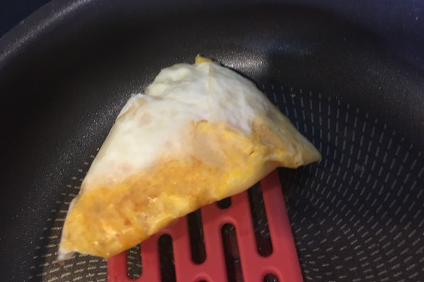 4歳児がつくるお弁当・卵焼き